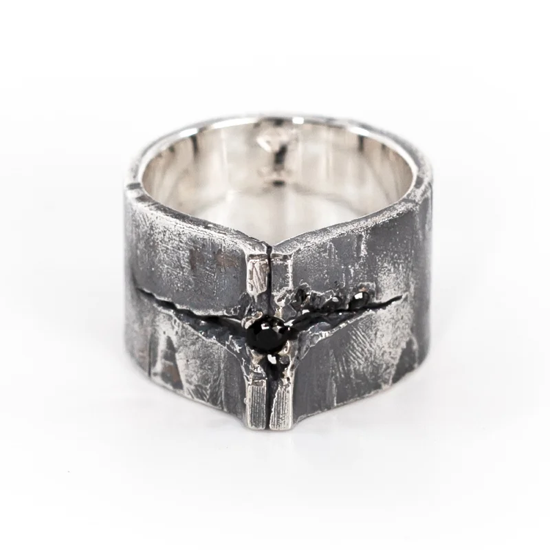 Crevice Diamond Ring