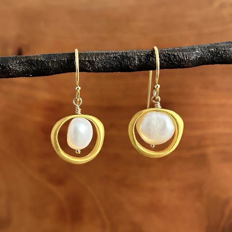 Seasonal Jewelry Deals – Elevate Your Style Organic Circle with Large Pearl Earrings