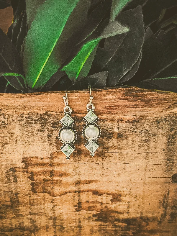 Stunning Jewelry At A Fraction Of The Price Beautiful Green and Silver Drop Earrings