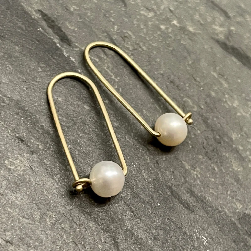 Beautiful Jewelry, Breathtaking Discounts – Hurry In 14k Small Pearl Arch Earrings w/ Pearls